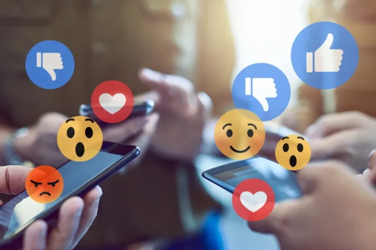 facebook icoontjes die uit telefoon komen